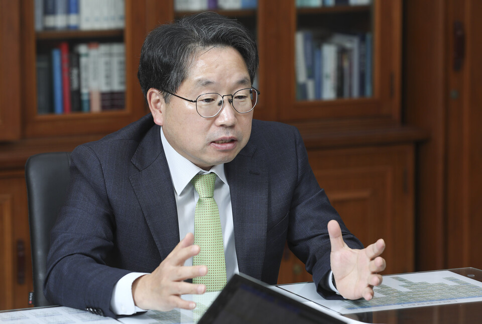 변호사 노만석 프로필 사진 3
